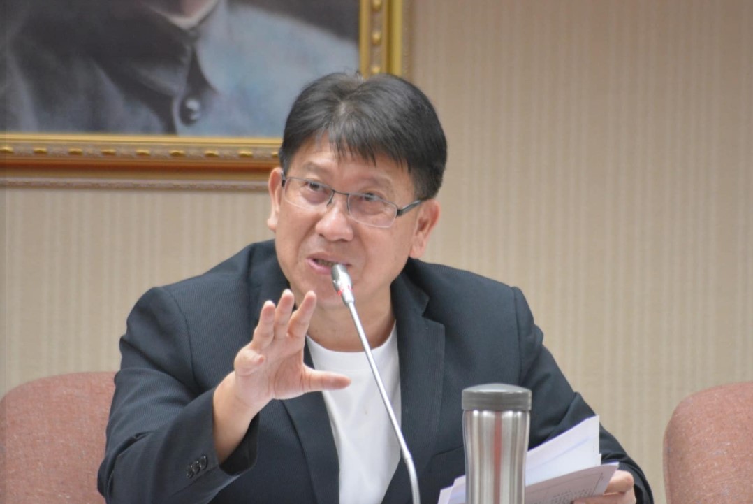 國民黨立委林思銘表示，有關快篩試劑採購案，至今地檢署仍沒有任何偵查作為，雖然業者後來棄標，但他還是要追查到底。圖/取自林思銘臉書
