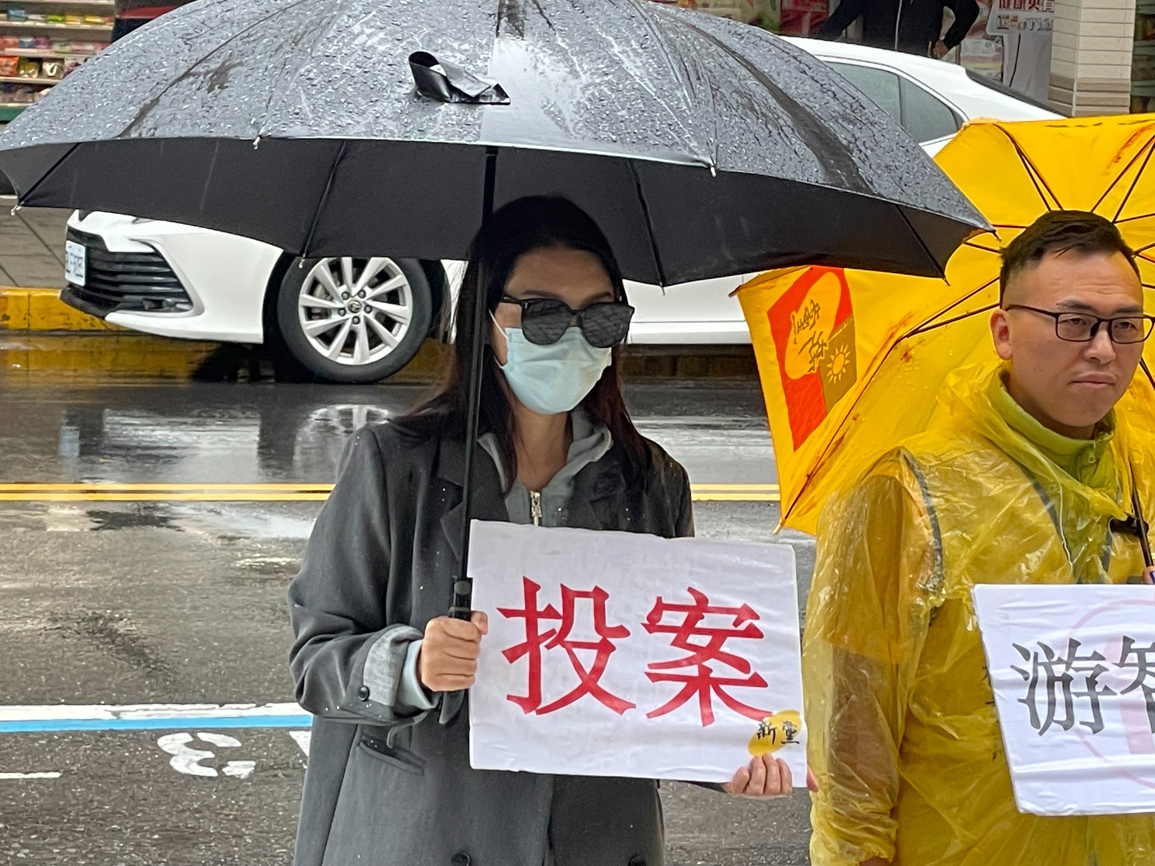 新黨全委會委員、陸配賀樺10日表示，移民署要求陸配提供撤銷原戶籍證明，手段粗糙，若陸配真的因此被趕回大陸，兩邊都沒身分。圖/記者梁鴻欣攝