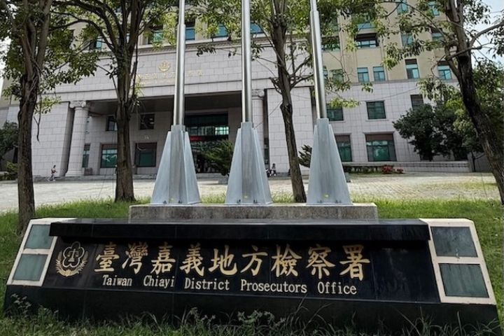 嘉檢書記官越式洗頭疑涉性騷！妻黃露慧代道歉引網路熱議