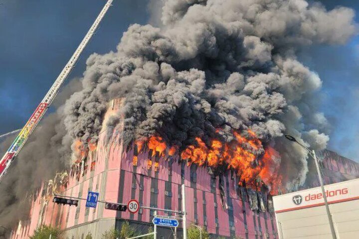 韓國「前亞洲最大物流中心」惡火延燒36小時　1100萬件衣鞋付之一炬