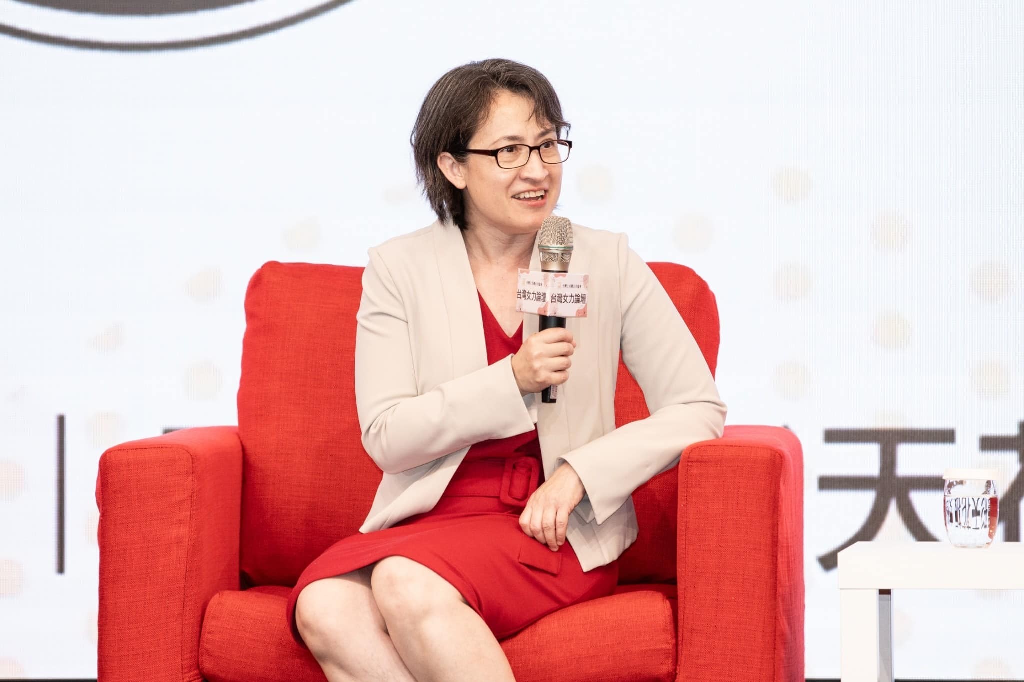 副總統當選人蕭美琴透過預錄影片，在「國會山莊與矽谷論壇」發表談話，強調台灣希望與美方加強公私部門合作，建立更有韌性的國防工業和強化嚇阻能力。圖/取自蕭美琴臉書