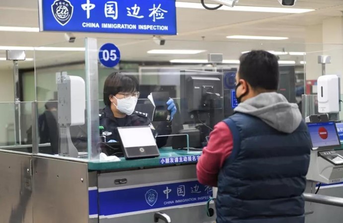中國政府至今尚未恢復給日本人短期免簽。圖/取自新華社