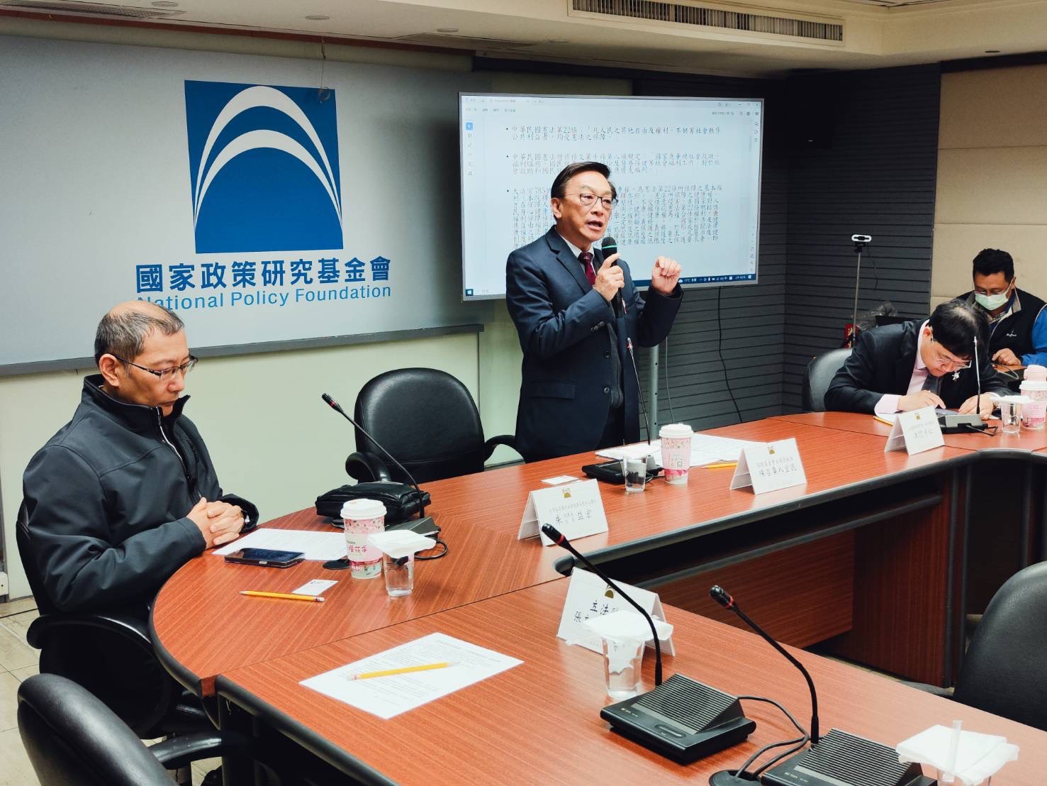 國政基金會7日舉辦座談會討論衛福部宣布取消掛號費上限將造成的衝擊。圖/國政基金會提供