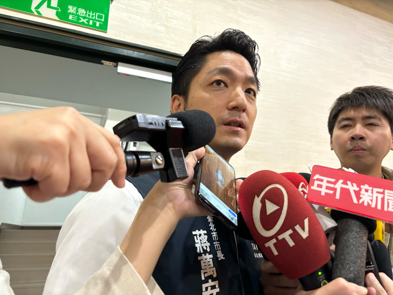 民進黨「大罷免」對國民黨趕盡殺絕，台北市長蔣萬安(圖)18日晚間提出倒閣之議，學者認為有開闢新戰場的功能，但也面臨多項考驗。圖/中央社