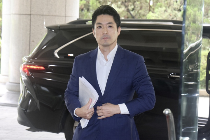 蔣萬安兒子交換生案燒進監院！楊智伃轟「綠營走狗」：為何蘇巧純、徐佳青就放行？