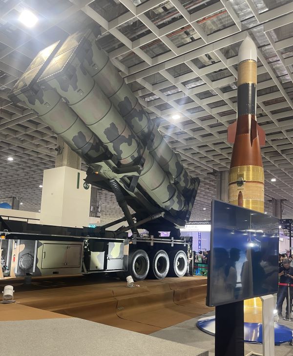 強弓飛彈採陸基垂直發射設計，最大速度達「極音速」，即至少達5倍音速以上。圖/記者楊俊斌攝