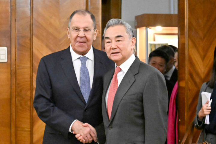 王毅與拉夫羅夫會面,雙方皆強調彼此戰略關係的緊密性。圖/取自大陸外交部官網