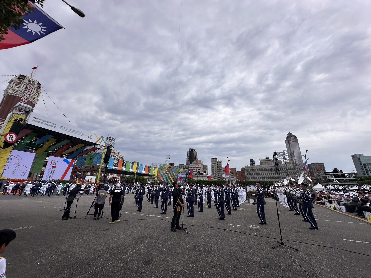 國軍聯合樂儀隊進行操槍軍演。圖/陳思豪攝