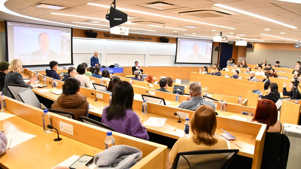 美國前駐中大使柏恩斯視訊參加耶魯北京中心座談，他強調峰會對美中關係的重要性。圖／取自耶魯北京中心