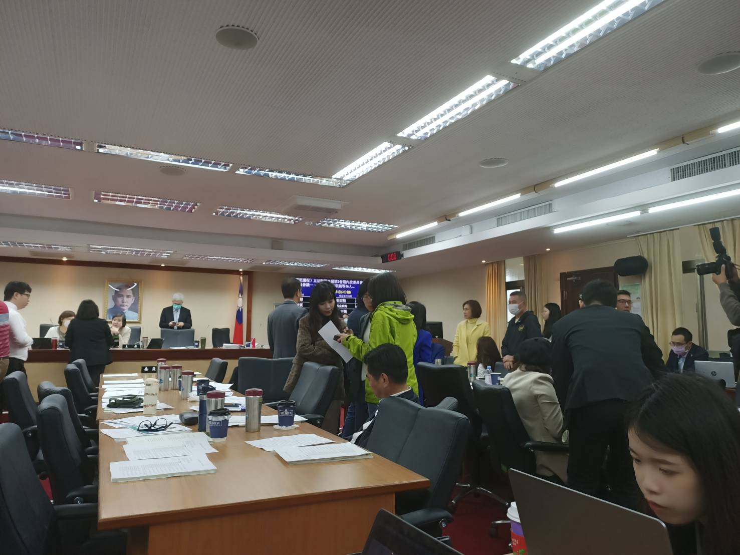 立法院內政委員會20日空轉一天，21日又為議事錄陷入爭執。圖／簡立欣攝
