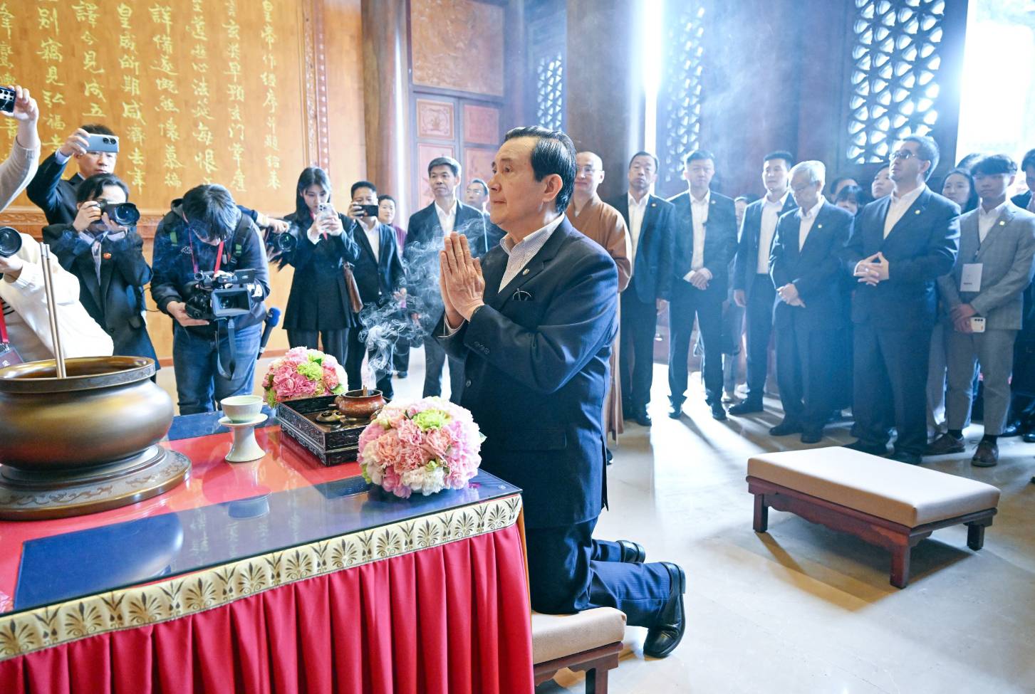 學者表示前總統馬英九在大陸拚和平，民進黨在幹嘛？圖為馬英九此次在陝西參訪大慈恩寺。圖/馬英九辦公室提供