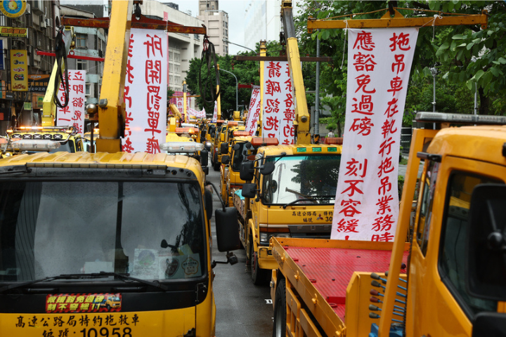 抗議「出勤超重挨罰」 拖吊車業者與交通部達共識：即起省道免過磅