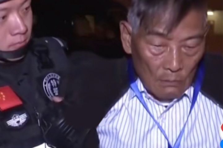 緬北地區猖獗的電信詐騙，「白家詐騙集團」首腦白所成（右）被捕畫面。圖/取自湖北日報影片畫面