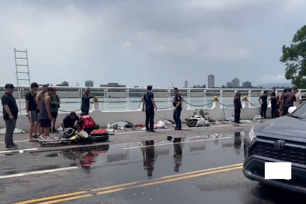 澄清湖邊 小貨車失控撞機車  母女不治 幼童重傷