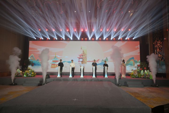 開幕式上,兩岸嘉賓先後上台致辭,圍繞閩台同根同源的文化底色,暢談青年傳承傳統文化、深化兩岸民間交流的時代意義。圖/主辦單位提供