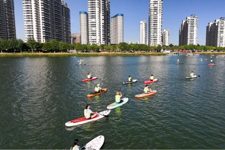 海峽青年薈水上運動交流營福州登場　兩岸青年體驗帆船、立式划槳