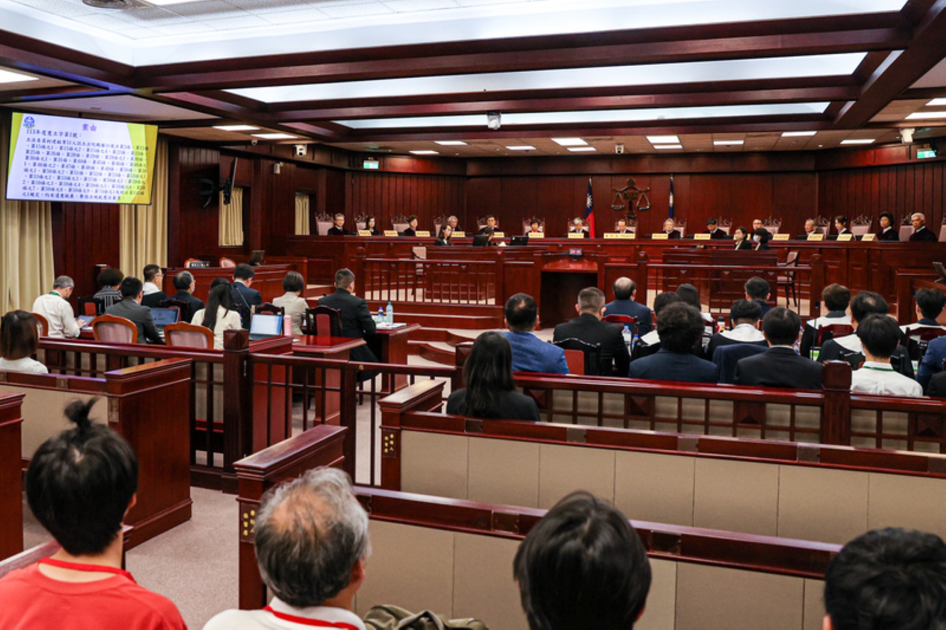 立法院三讀通過國會職權修法，民進黨立法院黨團、行政院、總統賴清德、監察院先後聲請釋憲以及暫時處分，憲法法庭10日下午進行準備程序，就暫時處分必要性及其範圍，聽取各聲請人及指定相關機關立法院陳述意見。圖／ 中央社