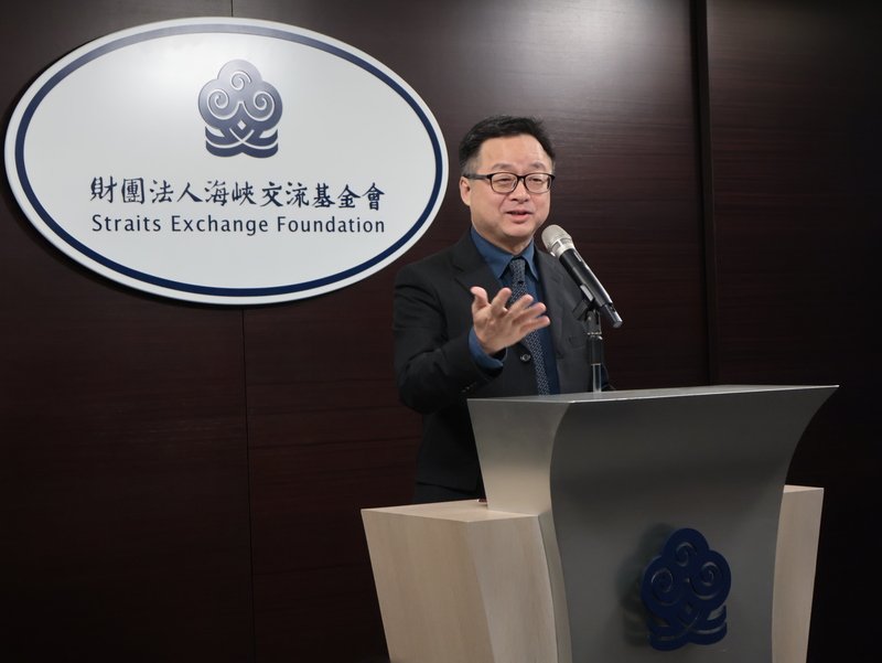 海峽交流基金會（海基會）13日下午舉行背景說明會，由海基會秘書長羅文嘉主持，他於會上呼籲共軍機艦停止擾台作為。圖/ 中央社