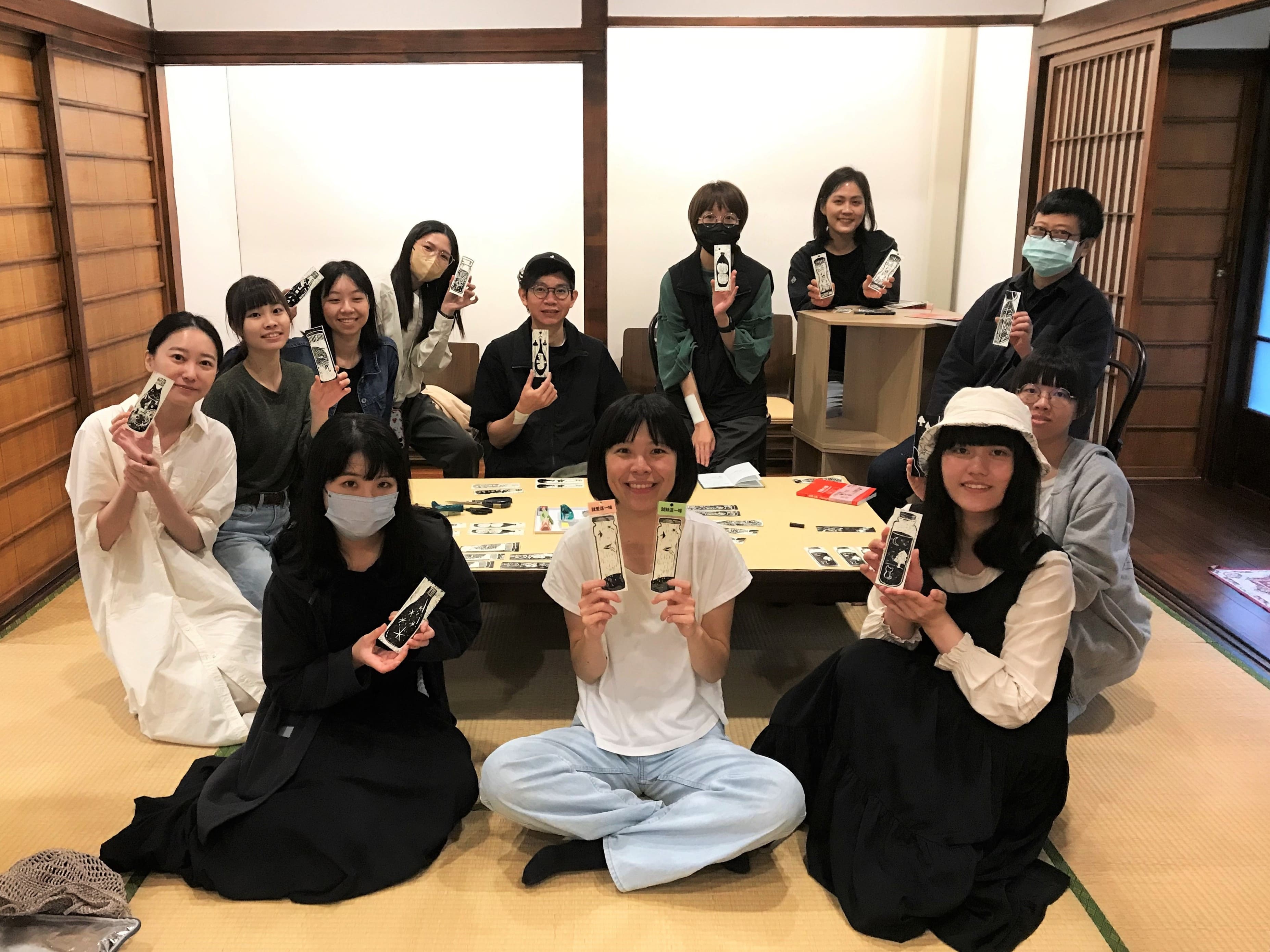 51/9「我的美味秘方—明信片版印工作坊」，邀請藝術家洪誼庭，帶領觀眾親手在明信片印製屬於自己的美味秘方。圖/台文館提供