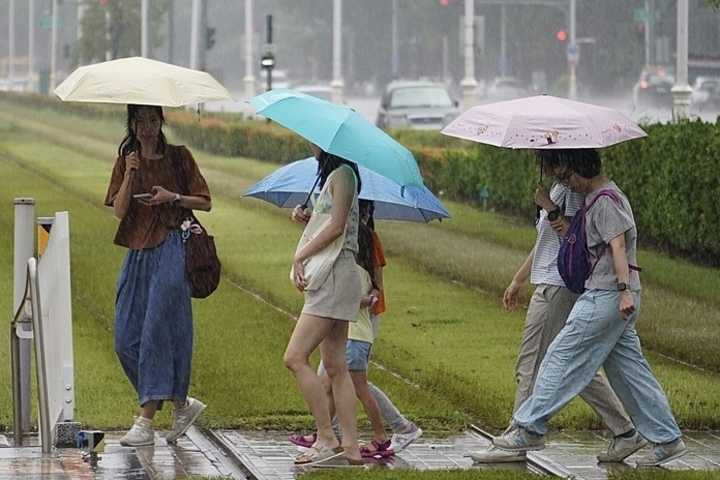 西南風增強全台有雨南部防短延時豪雨　雙北等5縣市高溫橙色燈號