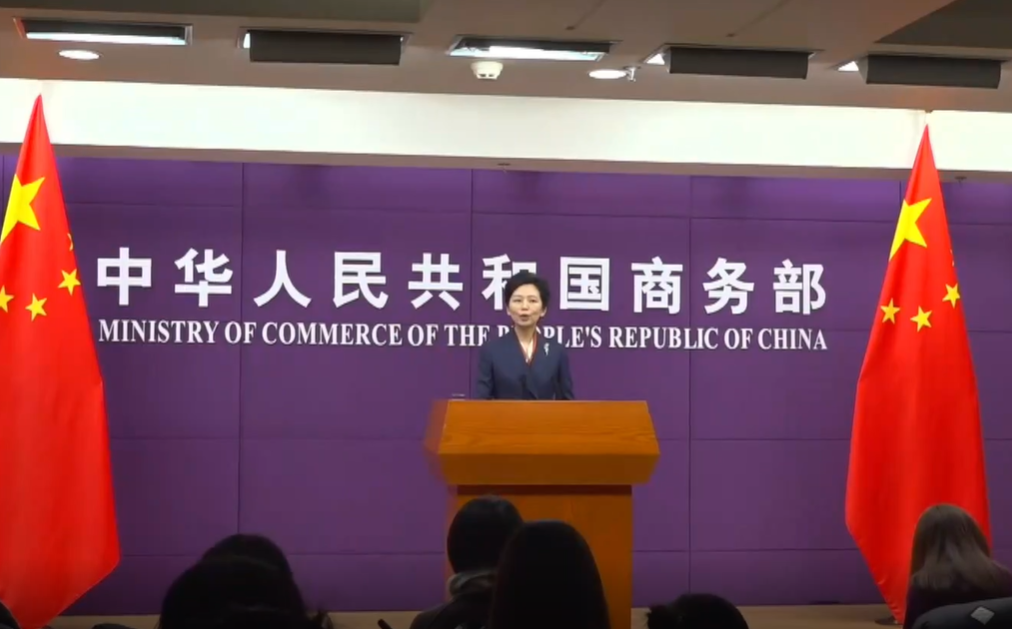 商務部發言人何詠前6日在記者會上強調，願意通過對話和磋商解決問題。暫時解除美中關稅戰危機。圖/取自中國網