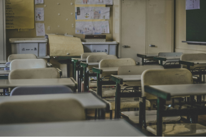 校園崩壞進行中！律師分享3案例：學生集體誣陷老師性騷霸凌