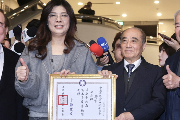 藍營頒授國民黨最高顧問　王金平點名政局和諧、兩岸和平