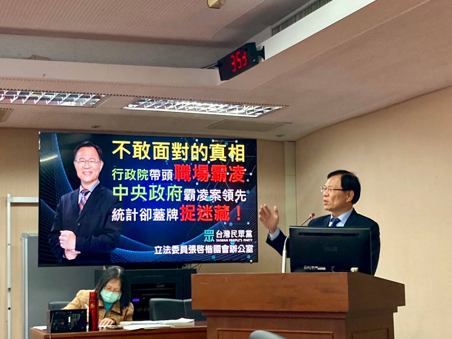 民眾黨立委張啓楷2日踢爆，公教霸凌案近5年來成長幾乎7倍。圖/張啓楷提供