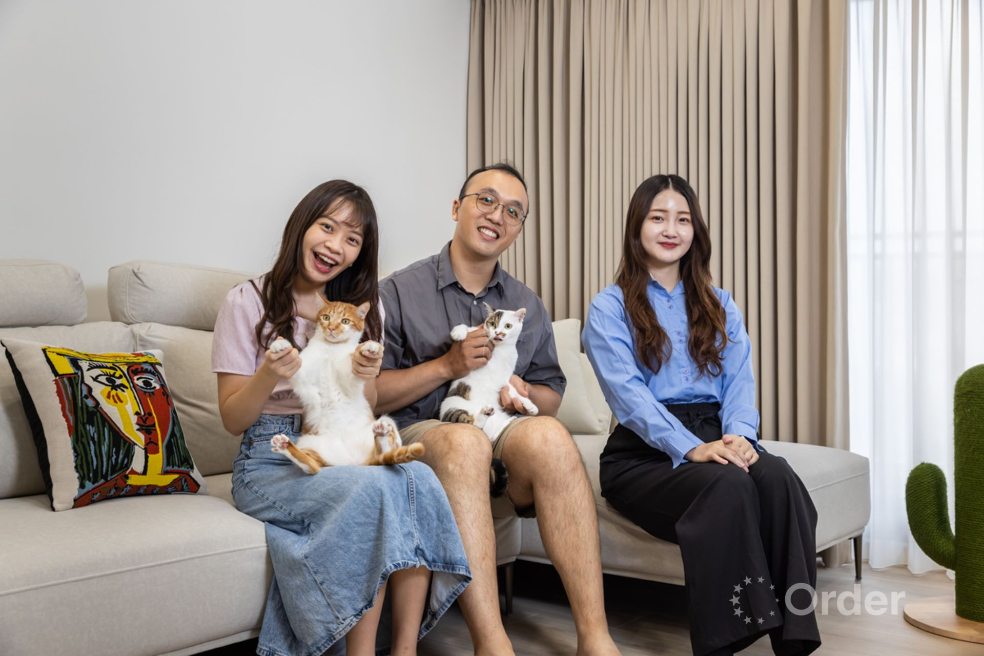 【有片】史上最鬧入厝儀式　網紅小張阿舜超浮誇新家開箱　 歐德傢俱打造「2人3貓」奶油風無毒美宅