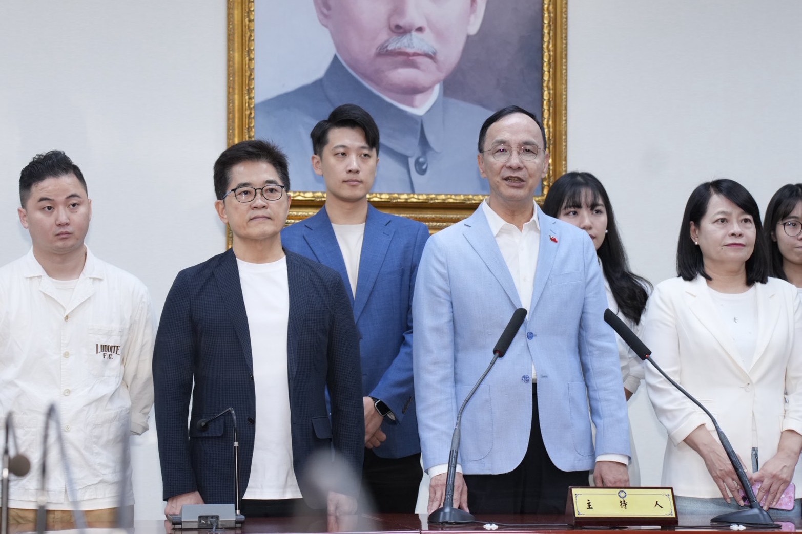 【快訊】【決戰藍黨魁】朱立倫至黨中央發表感言　已致電恭喜鄭麗文