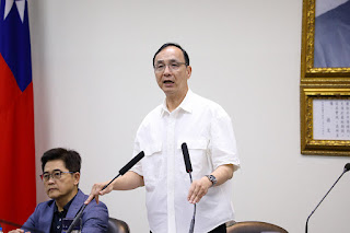 國民黨主席朱立倫28日痛批政院扣地方一般補助款涉貪汙；另針對內政部長劉世芳要求中正路改名，朱立倫也問高雄市長陳其邁「敢不敢改中正一路」？圖/國民黨提供