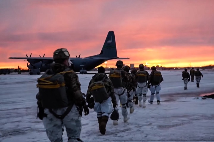 川普揚言動用反叛亂法後　傳五角大廈下令1,500名士兵待命部署明州