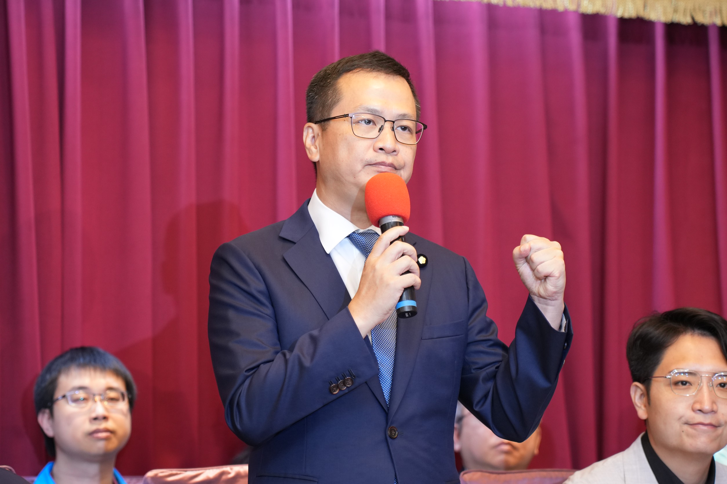 羅智強參選黨主席：黨內只能有一個太陽盧秀燕 我當月亮