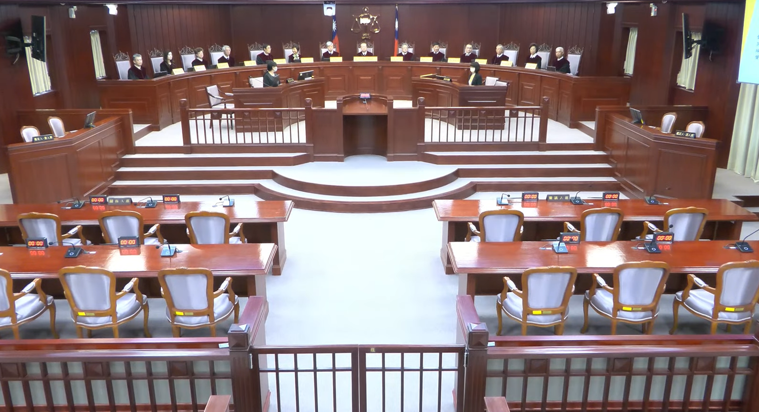通過消防員考試的陳女因複檢身高差1.1公分，被取消受訓資格，陳女認為規定侵害她應考服公職權利聲請釋憲。圖/翻攝自司法院影音YouTube頻道