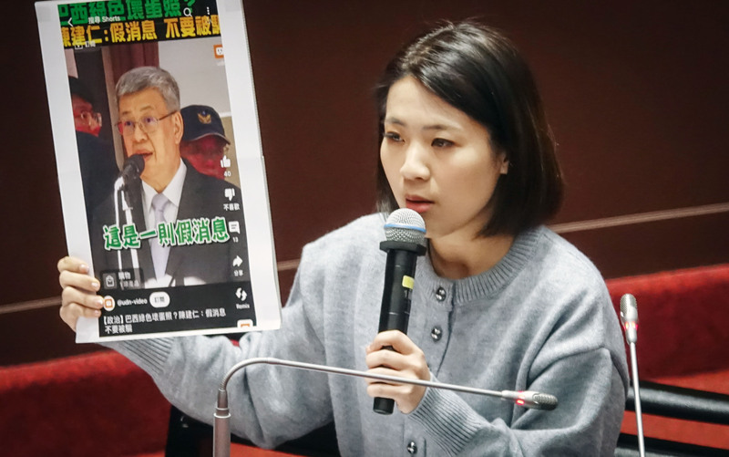 立院會23日邀行政院長陳建仁進行食安專案報告，國民黨籍立委徐巧芯下午登台質詢，火力全開。圖/中央社