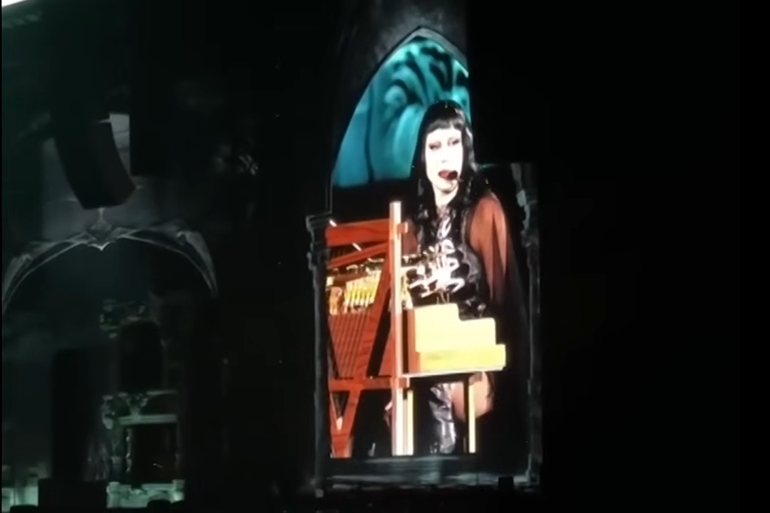 東京巨蛋演唱會突中斷　「女神」卡卡台上痛批ICE無情針對移民家庭