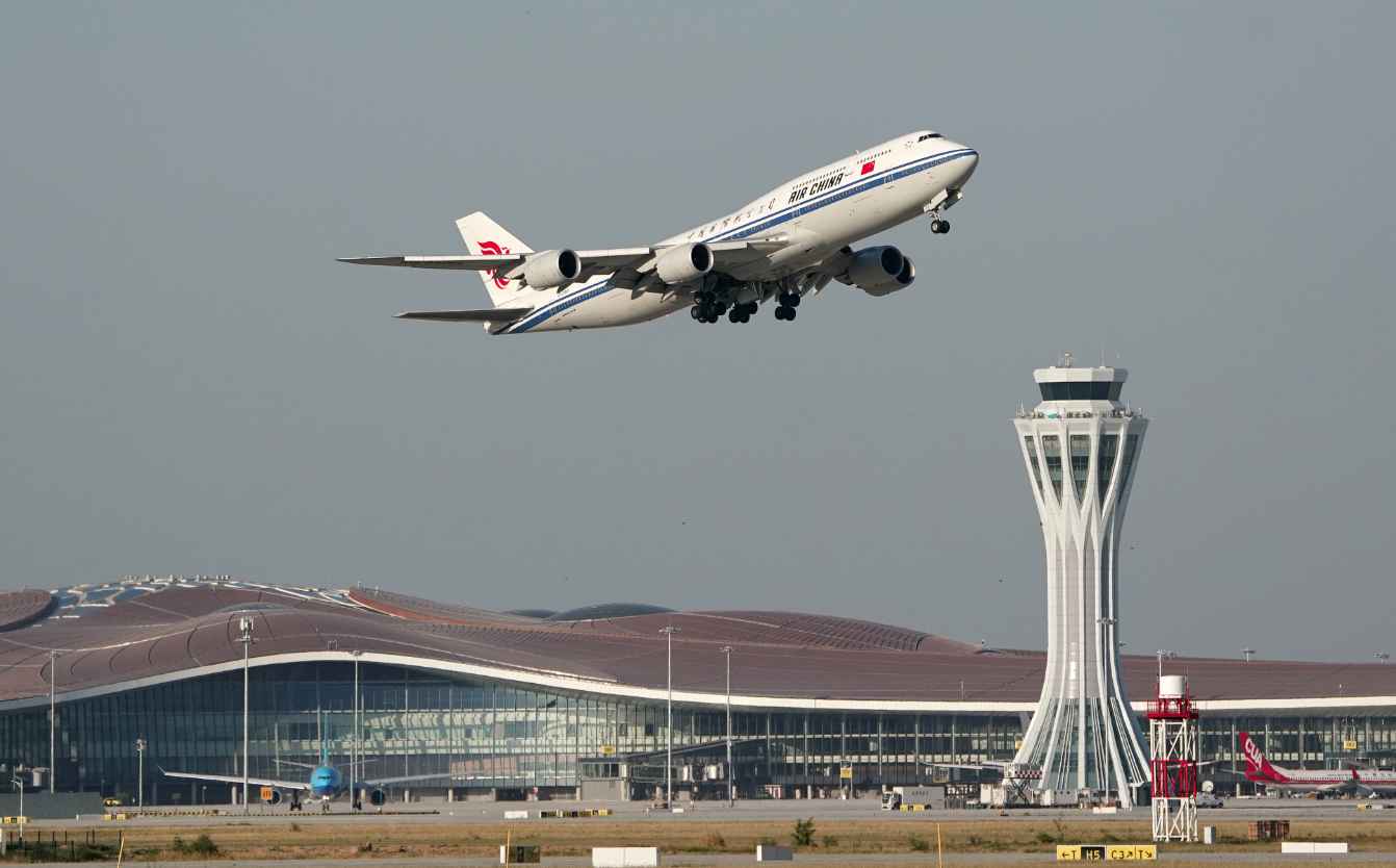 中國民用航空局近日以「優化M503航線運行」為由宣布，自2月1日起將取消M503航線自北向南運行的飛行偏置措施。圖/取自法治網