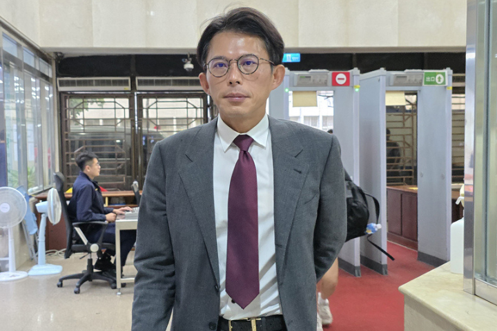 《鏡週刊》打黃國昌養狗仔案　卻打到「賴清德讀書會成員」