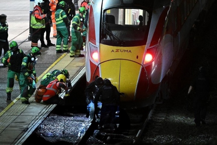 英列車持刀攻擊案　員工英勇對峙兇嫌、司機果斷改道　挽救眾多乘客