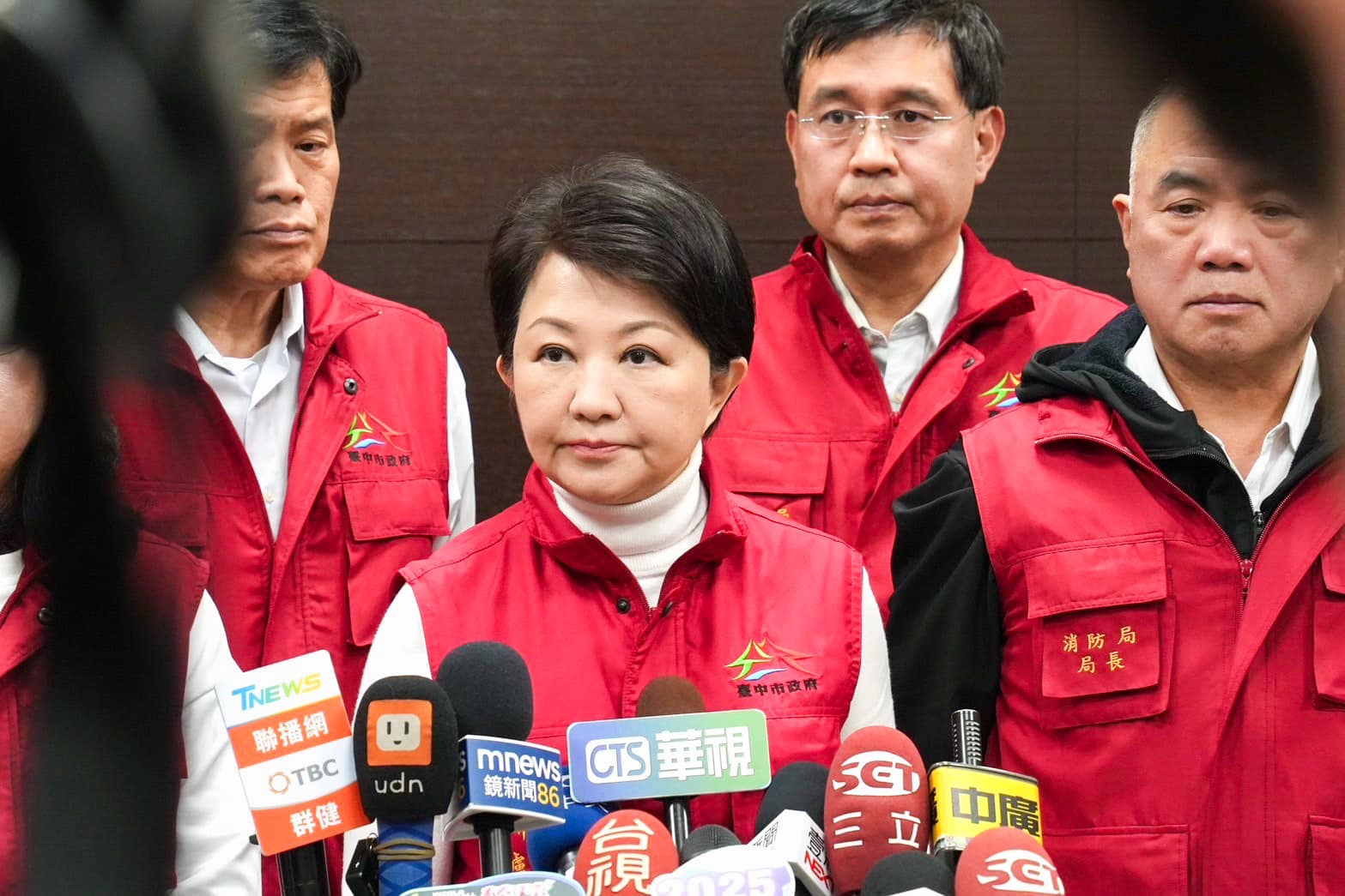 台中市長盧秀燕24日舉辦城鎮韌性演習相關會議，確認將動員25萬居民參與避難演練。圖／取自盧秀燕臉書