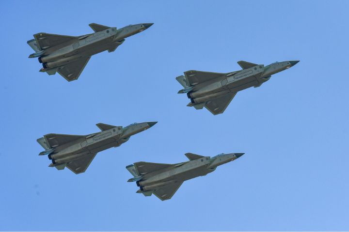全球隱形戰機進入「體系對決」時代　F-35暫居領先、陸殲-20急起直追