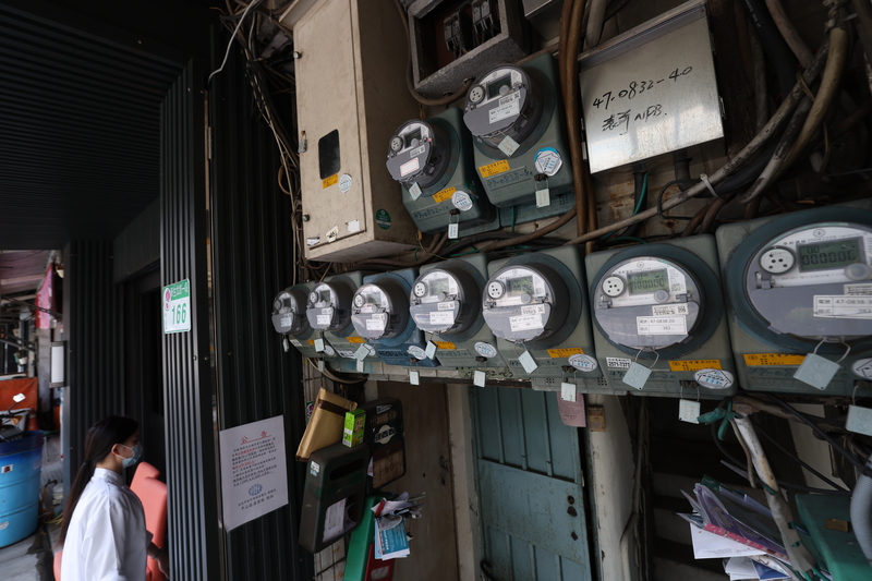 520蔡下賴上前夕  調高電價帶動萬物皆漲，圖為台北市中山區民宅電表。圖/中央社 