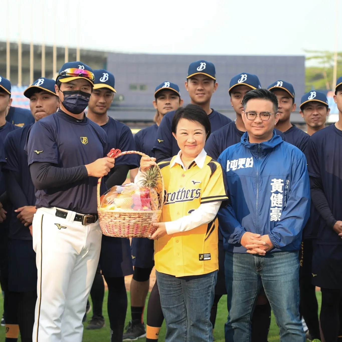 國民黨立委黃健豪（右）被視為盧秀燕的子弟兵，深知盧秀燕對未來的構思為何。圖／取自黃健豪臉書