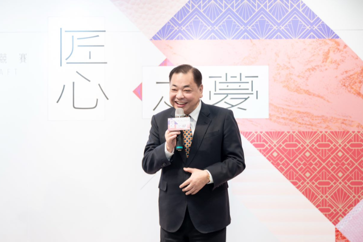 陳見賢宣布參選竹縣長　鄭家人跨黨站台受矚目