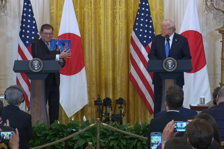 傳日本首相石破茂（左）月中將親赴華府會晤美國總統川普（右）。資料圖片，取自白宮《YouTube》官方頻道