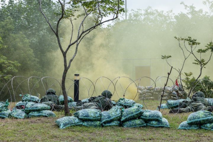 軍人不加薪？鍾佳濱喊「只有僱傭兵看酬勞」　網酸做功德：你行你上