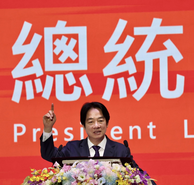 民進黨不斷去中化，教育部將閩南語改為「台灣台語」，連賴總統在民進黨全代會也全程「台語」致詞。圖／中央社