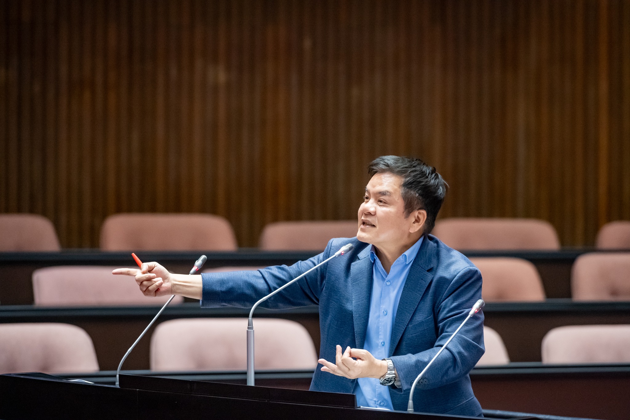 莊瑞雄在質詢時自爆「賭得要死」,因此遭到控涉嫌賭博、詐欺罪嫌。圖/取自莊瑞雄臉書