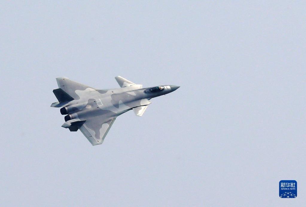 2021年9月28日，中國空軍殲-20戰機在珠海進行飛行表演。圖/取自新華社