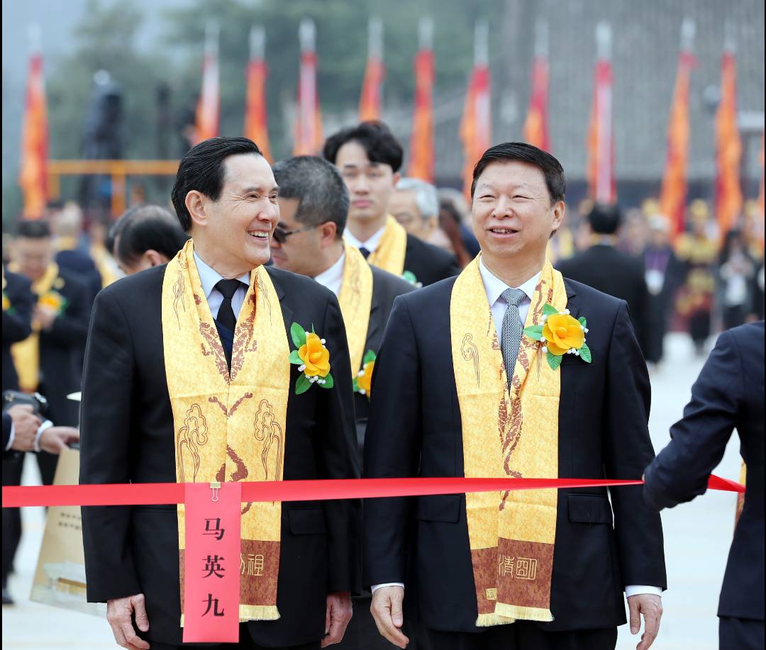 前總統馬英九(左)與大陸國台辦主任宋濤共同參加清明公祭黃帝軒轅典禮。圖/馬英九基金會提供